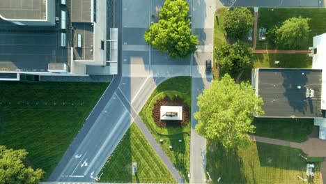 Entrance-to-Virginia-Museum-of-Fine-Arts-in-Richmond,-Virginia-|-Aerial-Top-Down-View-|-Summer-2021