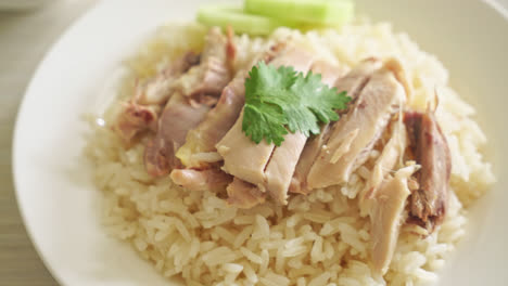 Hainan-Hühnerreis-Oder-Gedämpfter-Reis-Mit-Hähnchen---Asiatische-Küche