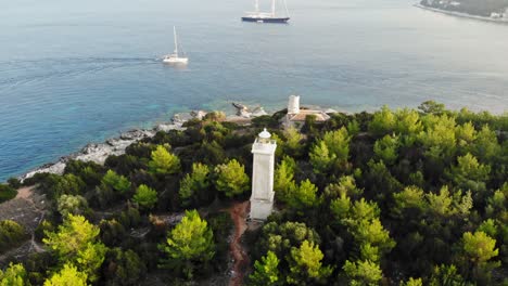 Venetian-Lighthouse-of-Fiskardo-In-Kefalonia,-Greece---aerial-drone-shot