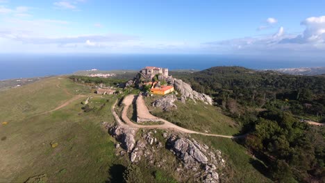 The-Sanctuary-of-Peninha-and-house-peregrins-from-Cascais