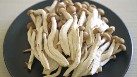 fresh-brown-beech-mushroom-or-black-reishi-mushroom-on-plate