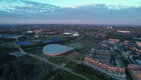 Park-View-Mansions-And-Lee-Valley-VeloPark-In-London,-UK-At-Dusk