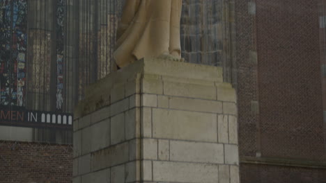 Kippen-Sie-Das-Denkmal-Des-2.-Weltkriegs-Des-Widerstands-Von-Utrecht-In-Der-Stadt-Utrecht,-Niederlande,-Nach-Unten