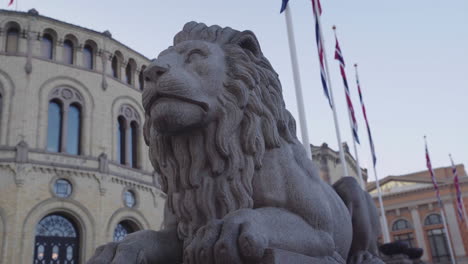 Guarding-lion-statue-in-front-of-the-Norwegian-parlament-building