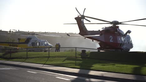 Hubschrauber-Der-Feuerwehr-Am-Hubschrauberlandeplatz