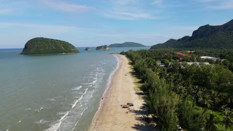 Reverse-aerial-footage-revealing-islands-in-the-horizon,-beachfront,-and-the-Dolphin-Bay,-Sam-Roi-Yot-National-Park,-Prachuap-Khiri-Khan,-Thailand