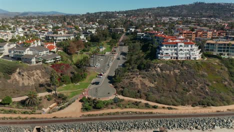 Rotating-aerial-view-of-Linda-Lane-Park,-on-a-clear-sunny-day,-in-San-Clemente,-California