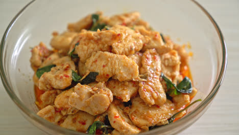 Gebratenes-Hühnchen-Mit-Chilipaste-Oder-Chilipaste---Asiatischer-Essensstil