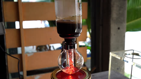 syphon-classic-coffee-maker-in-local-coffee-shop
