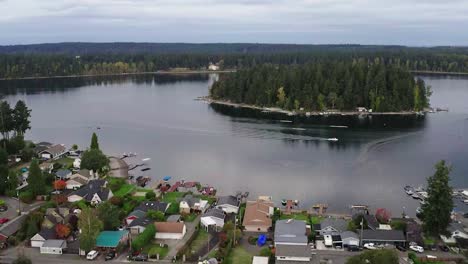 Silcox-Island-In-American-Lake-in-Pierce-County,-Washington,-USA
