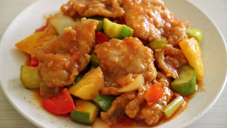 Stir-fried-sweet-and-sour-sauce-with-pork-and-vegetable