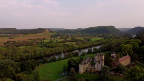 Drone-fly-over-Beynac-et-cazenac-france-medieval-small-stone-village