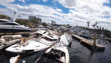 Boote-Und-Schiffe,-Die-Nach-Einem-Hurrikan-In-Amerika-Zerstört-Und-Zerstört-Wurden