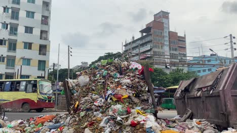 Roadside-urban-dumpster-full-of-waste