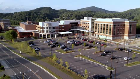 Regionales-Gesundheitssystem-Der-Appalachen,-Watauga-County-Hospital,-Boone-NC,-North-Carolina-Aerial