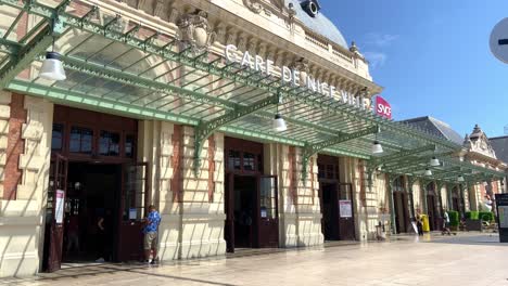 Entrada-De-La-Estación-De-Tren-Gare-De-Nice-Ville-En-Niza,-Francia