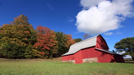 Time-Lapse-of-Red-Barn-and-Clouds