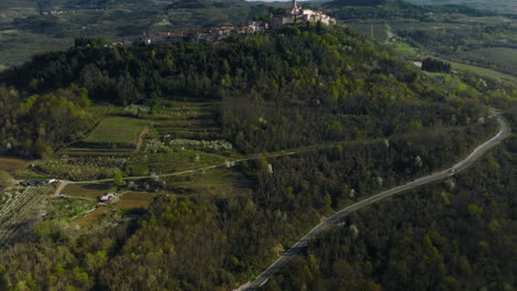 Curved-Road-Near-The-Hilltop-Town-Of-Motovun-In-Istria,-Croatia-On-A-Sunny-Day