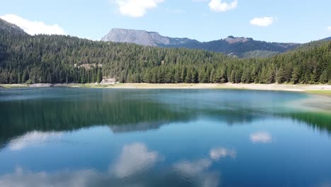 Black-Lake-in-Zabljak,-Durmitor-National-Park,-Montenegro