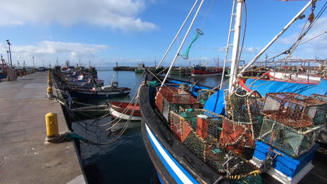 Barcos-De-Pesca-En-El-Puerto