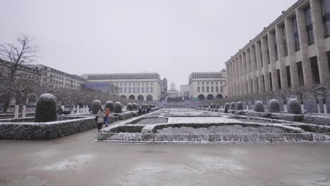 Wide-skyline-view-of-the-Mont-des-Arts-Gardens-in-Brussels,-Belgium-during-snowy-wintertime
