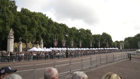 Heightened-security-outside-Buckingham-Palace-with-White-Broadcast-Tents-to-provide-media-coverage-and-updates-after-the-death-of-Queen-Elizabeth,-London-England