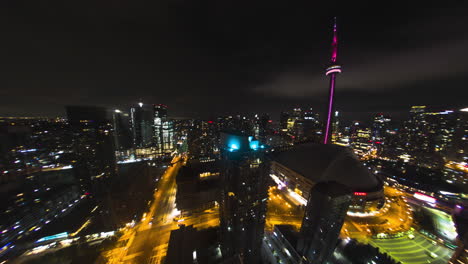 Beleuchtete-Gebäude-Und-Wahrzeichen-In-Der-Innenstadt-Von-Toronto-Bei-Nacht