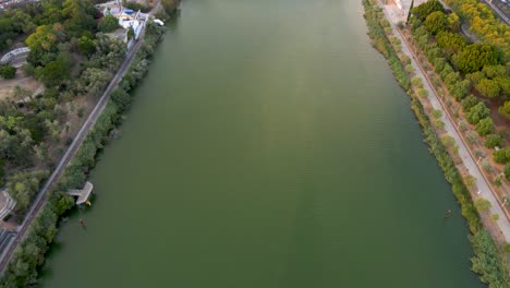 Reveal-Shot-of-Guadalquivir-River-in-Seville