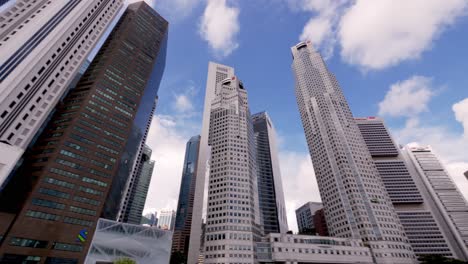 Panoramabild-Im-Zentrum-Von-Singapur-Mit-Großen-Wolkenkratzern