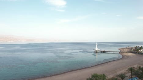 Luftaufnahme-Rund-Um-Das-Unterwasserobservatorium,-An-Der-Küste-Des-Roten-Meeres,-In-Eilat,-Israel---Umlaufbahn,-Drohnenaufnahme