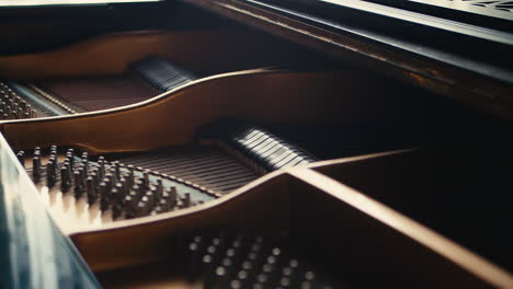 The-mechanics-of-the-piano