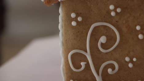 Christmas-house-from-ginger-cookies