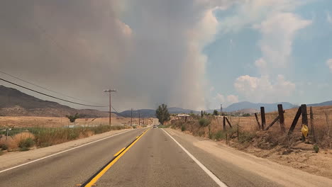 Hemet,-California,-USA-September-7,-2022:-road-in-the-middle-of-a-stretch-of-hill-after-a-massive-fire