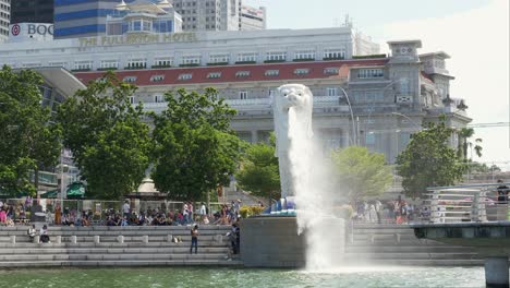 Singapore-icon-is-the-Merlion-a-mythical-creature-with-the-head-of-a-lion-and-the-body-of-a-fish