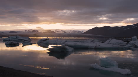 Dramatic-cloudy-mountain-landscape-at-Jökulsárlón-glacier-lagoon