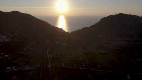 Drohnenblick-Auf-Den-Sonnenuntergang-Auf-Der-Griechischen-Insel-Korfu