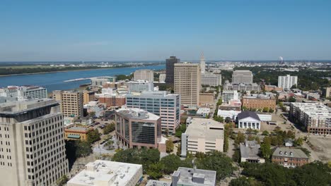 Downtown-Baton-Rouge,-Louisiana-and-Capitol-Building-Aerial-Ascending-Tracking-Forward