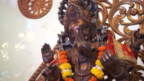 Ganpati-Statue-Des-Indischen-Gottes-Dunkle-Steinzeitlupe