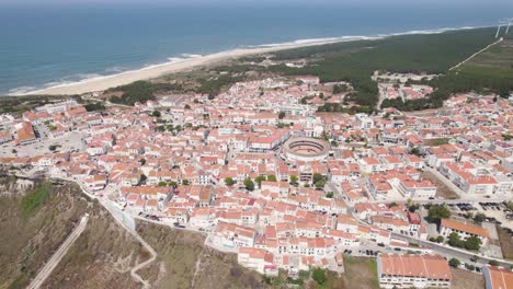 Sitio,-Antiguo-Barrio-De-Nazaré-En-La-Cima-De-Una-Colina,-Costa-Plateada,-Portugal