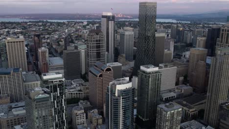 Aerial-view-overlooking-the-financial-district-of-Seattle,-dawn-in-Northwest-USA---ascending,-drone-shot