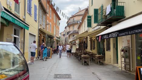 Strolling-Around-The-City-Center-With-Stores,-Cafes,-And-Restaurants-In-Antibes,-France