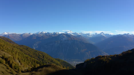 Hermosas-Montañas-Nevadas-Del-Valle-Del-Ródano-En-Suiza