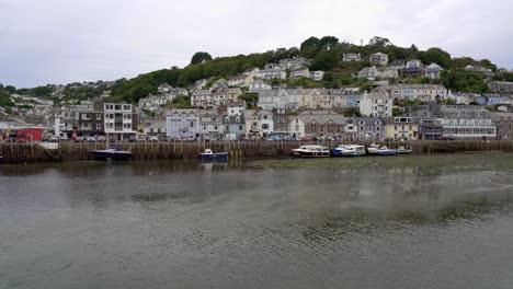 Slow-panning-shot-showing-the-historic-fishing-town-of-Looe-in-Cornwall,-England-UK