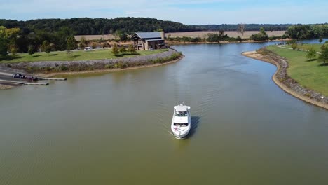 Aerial-footage-of-luxury-boat-getting-ready-to-dock-at-marina