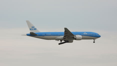 Royal-Dutch-Airline-KLM-In-Flight-Descending-With-Landing-Gears-Down