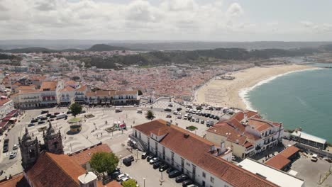 Sítio-da-Nazaré-overlooking-amazing-beach-and-resort-town,-Portugal