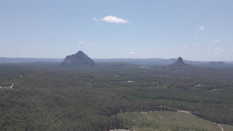 Mount-Beerwah-And-Mount-Coonowrin-Of-Glass-House-Mountains-In-The-Hinterland-Of-Sunshine-Coast,-QLD,-Australia