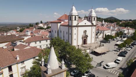 Aerial-view-of-Church-Igreja-Matriz-de-Santa-Maria-da-Devesa,-Castelo-do-Vide,-Portugal