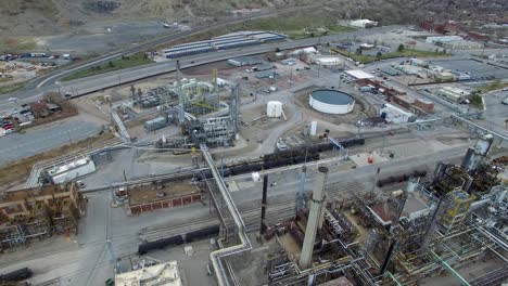 Aerial-shot-of-an-oil-processing-facility-in-Utah