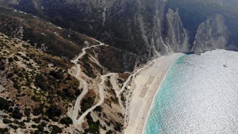 Myrtos-Beach-Auf-Der-Griechischen-Insel-Kefalonia---Luftdrohnenaufnahme
